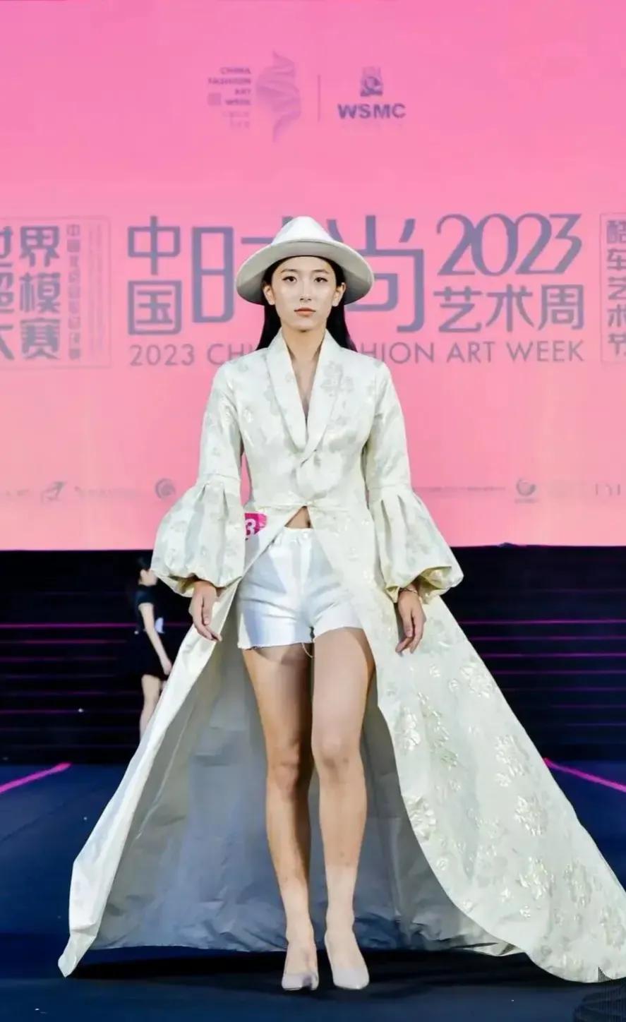 10月15日，中国时尚艺术周暨2023世界超级模特大赛北京冠军赛结束，来自四川大