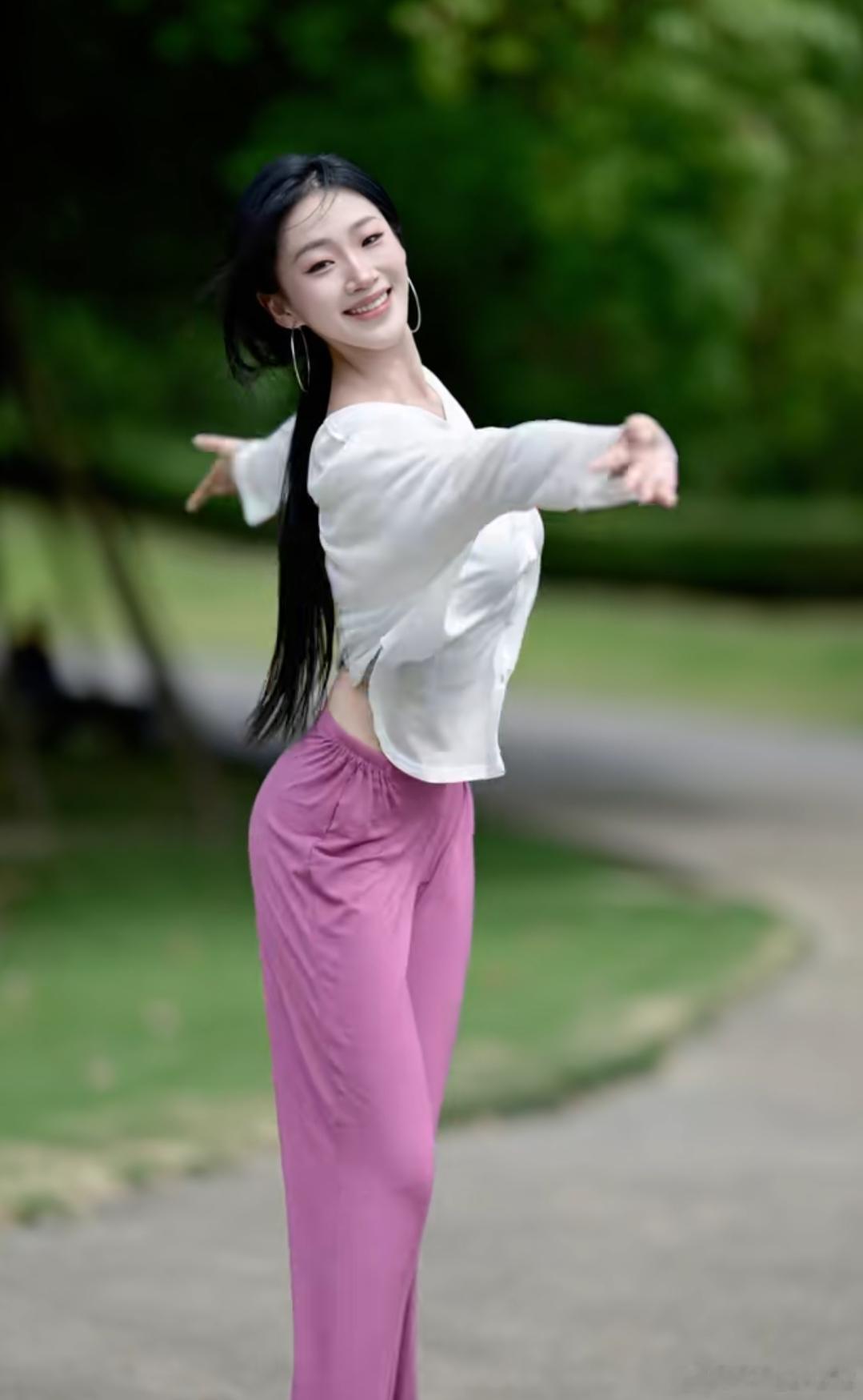 洋洋高锐·红花～吗◎她……相识己多年抖音微博皆相逢痴爱……说不尽◎花……心灵的花