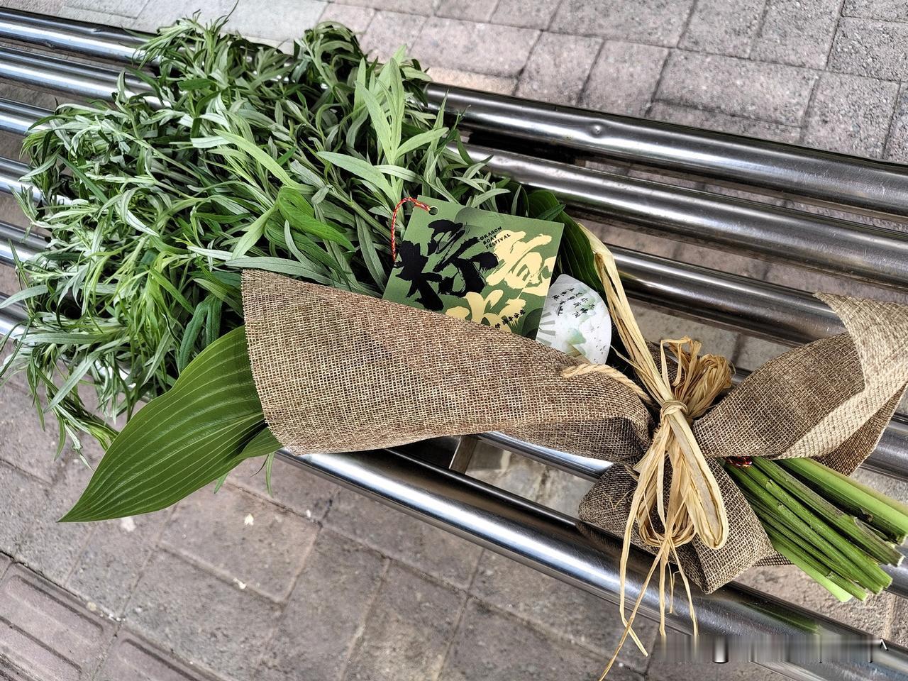 今日收到一份特别的礼物，具体价格不详，但我却视它如珍宝，因为它的意义非凡…

虽