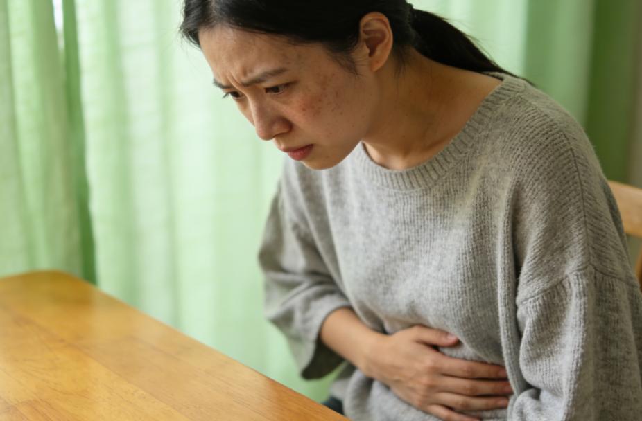 中医直言：脾虚的人，身体会出现这几个信号



第一个小信号，就是舌苔厚腻发黏。