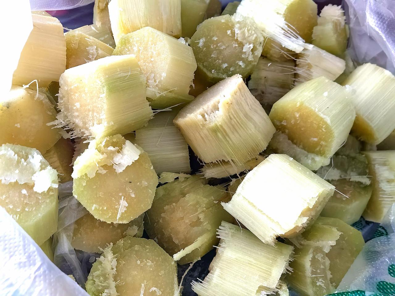 今天去附近申北路上逛了逛，从此微信里面多了一个叫椰子的美女，这是一根甘蔗的故事，