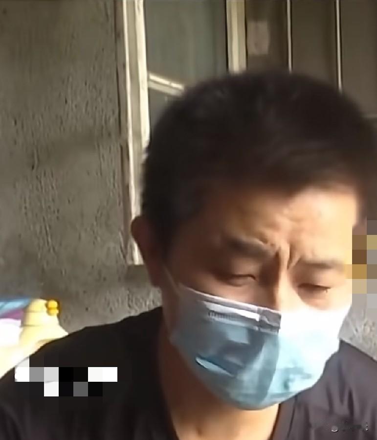 浙江海盐的陈先生省吃俭用20年，住矮平房，全身衣物不足20元，就这样存下了将近8