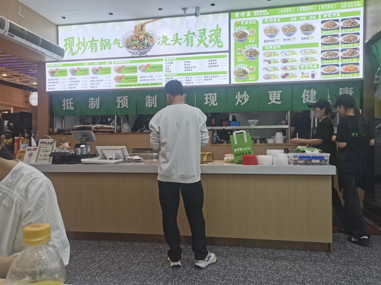 感谢西贝，感谢贾老板！
让我们能吃到有锅气的饭菜！
以身入局，改变了整个快餐行业