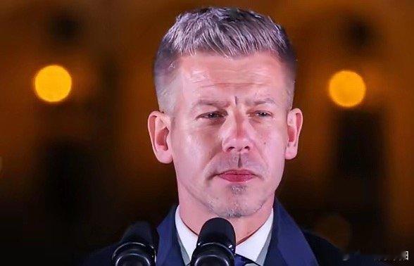 据悉，欧尔班身边一众资本寡头，正大规模向外转移数十亿美金资产，资金主要流向美国、