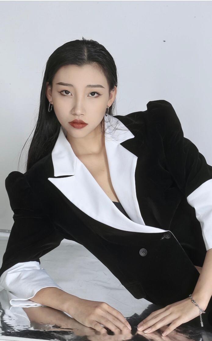 美女校花翟智睿，四川传媒学院表演系，01年，天蝎座，身高172cm，喜欢跳舞，来