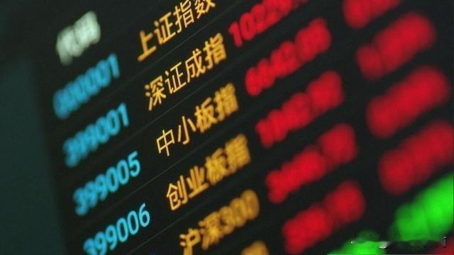 早盘跌得是真难看，沪指3800都跌穿了，创业板最多的时候跌了3个多点，按说今天又