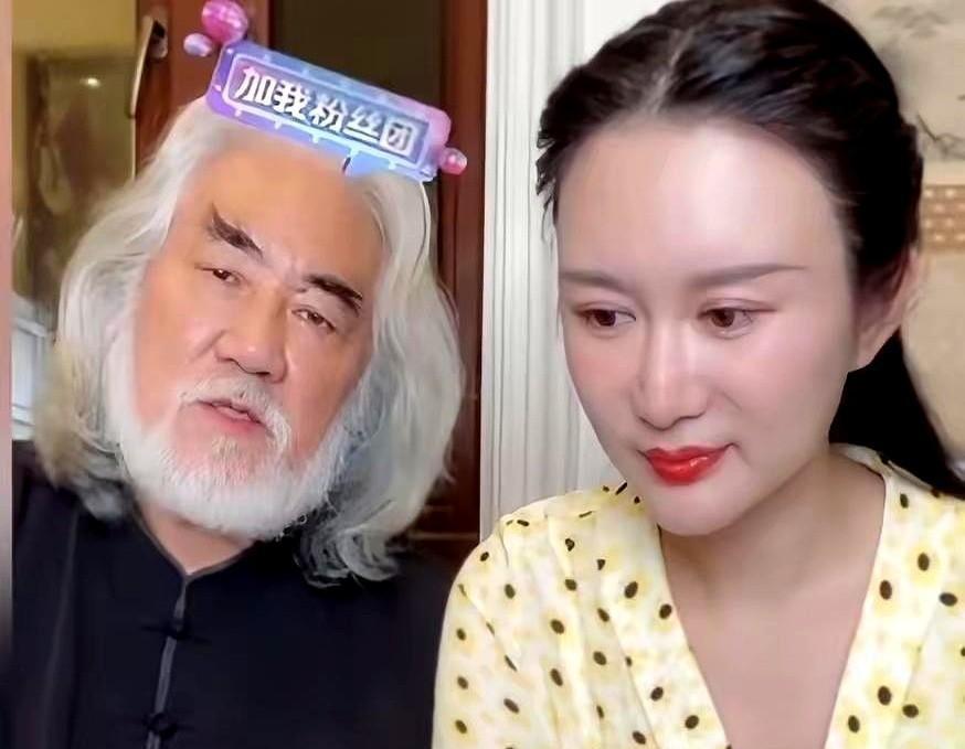 没想到张纪中竟然是一个护妻狂魔！
昨天晚上张纪中在直播卖蜂蜜的时候，有人突然在弹