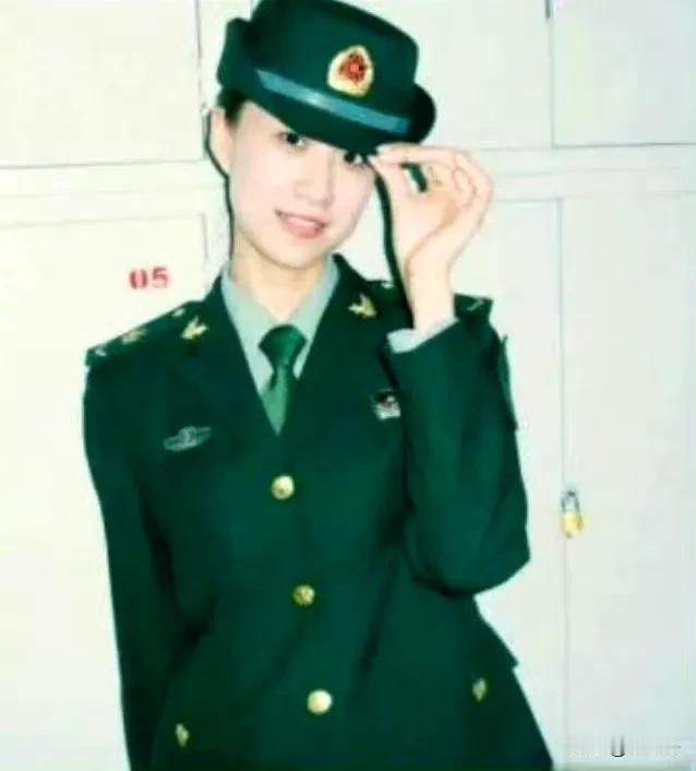 武警最美朱玲烈士
年仅30岁就为避免重大事故壮烈殉职，实在令人痛心疾首！她是湖南