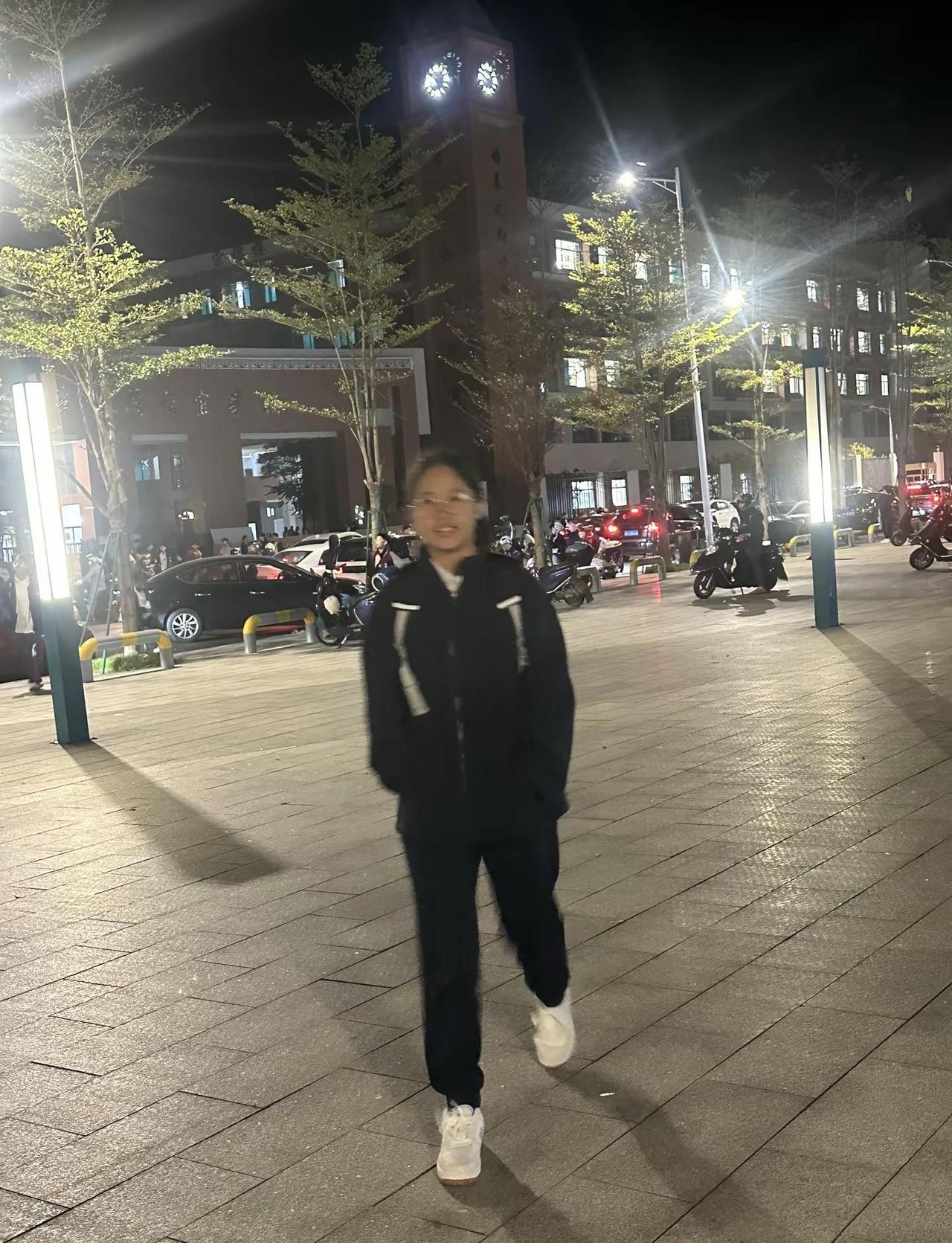 我大女小升初也是她学校第四名，段考一全校39名，她说不适应初中，她说适应了，段考