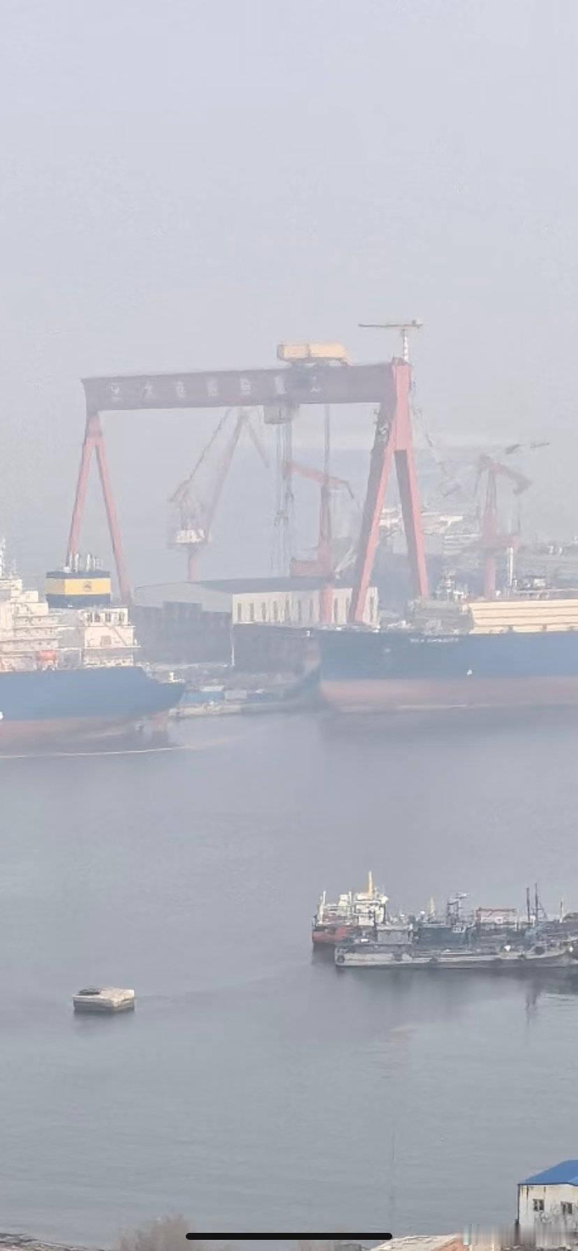 四号大船或者五号大船已经开始上甲板了，有一种造散货的美 