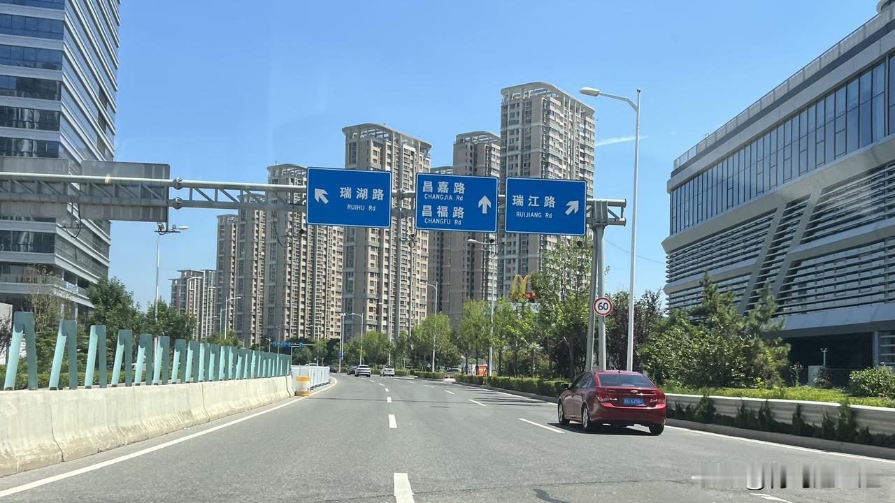 青岛山姆会员商店，采购生鲜，牛奶鸡蛋和水果，去现场复购又发现了好吃的，试吃后又买