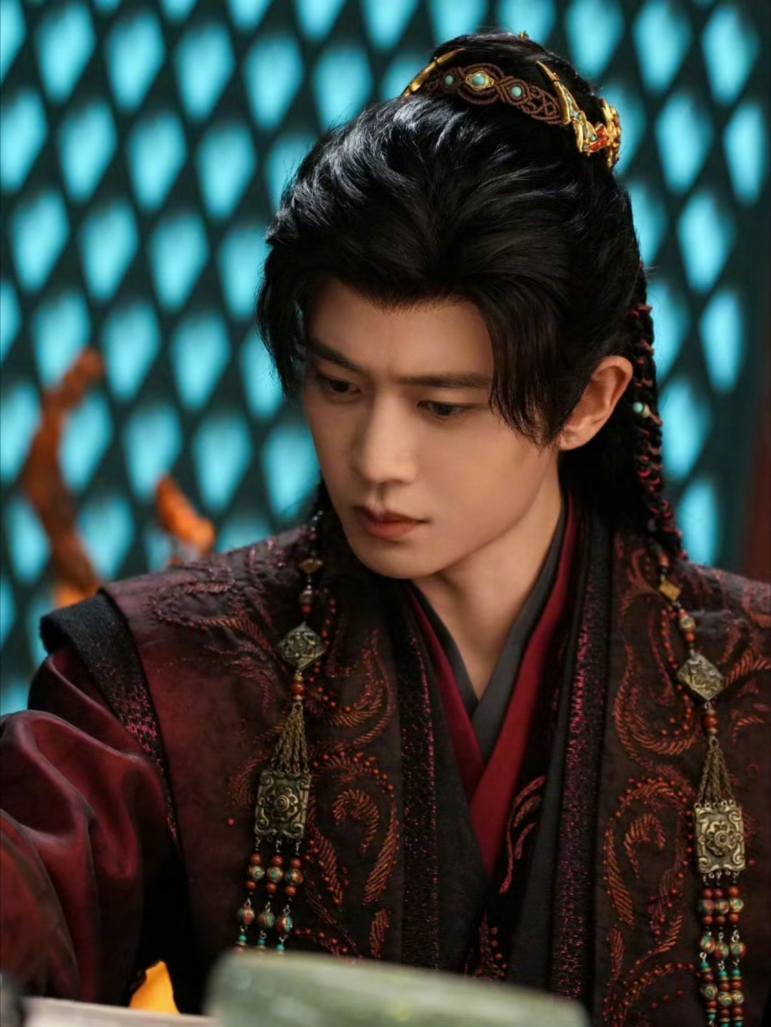 帮任嘉伦宣传一下《佳偶天成》，毕竟他家的yxh都去帮人扯头花了！