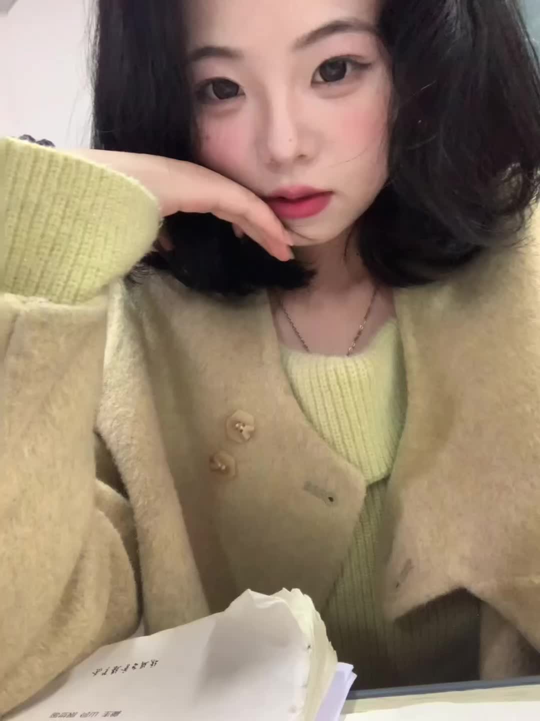 人总是会为了自己所谓的爱情做出惊天动地的蠢事