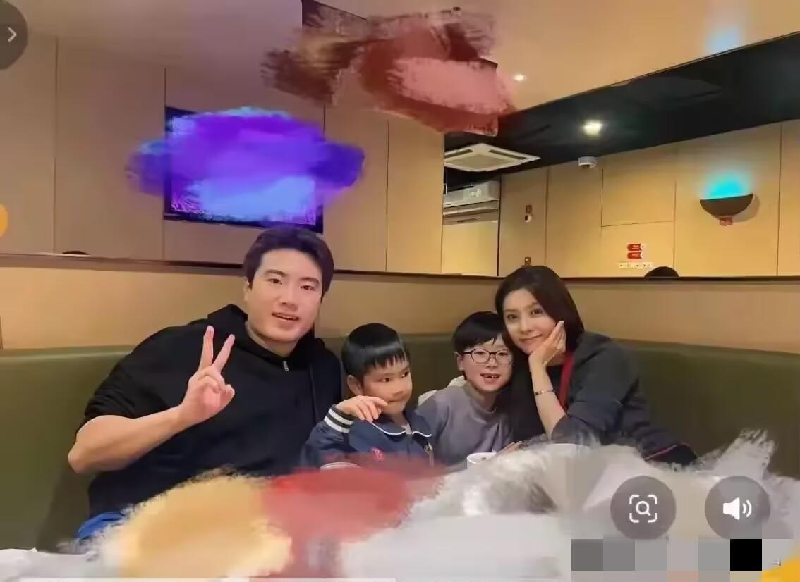 我好奇查了一下梁靖昆的背景，
真是不查不知道，一查真惊叹。
这个家伙虽然在球场上