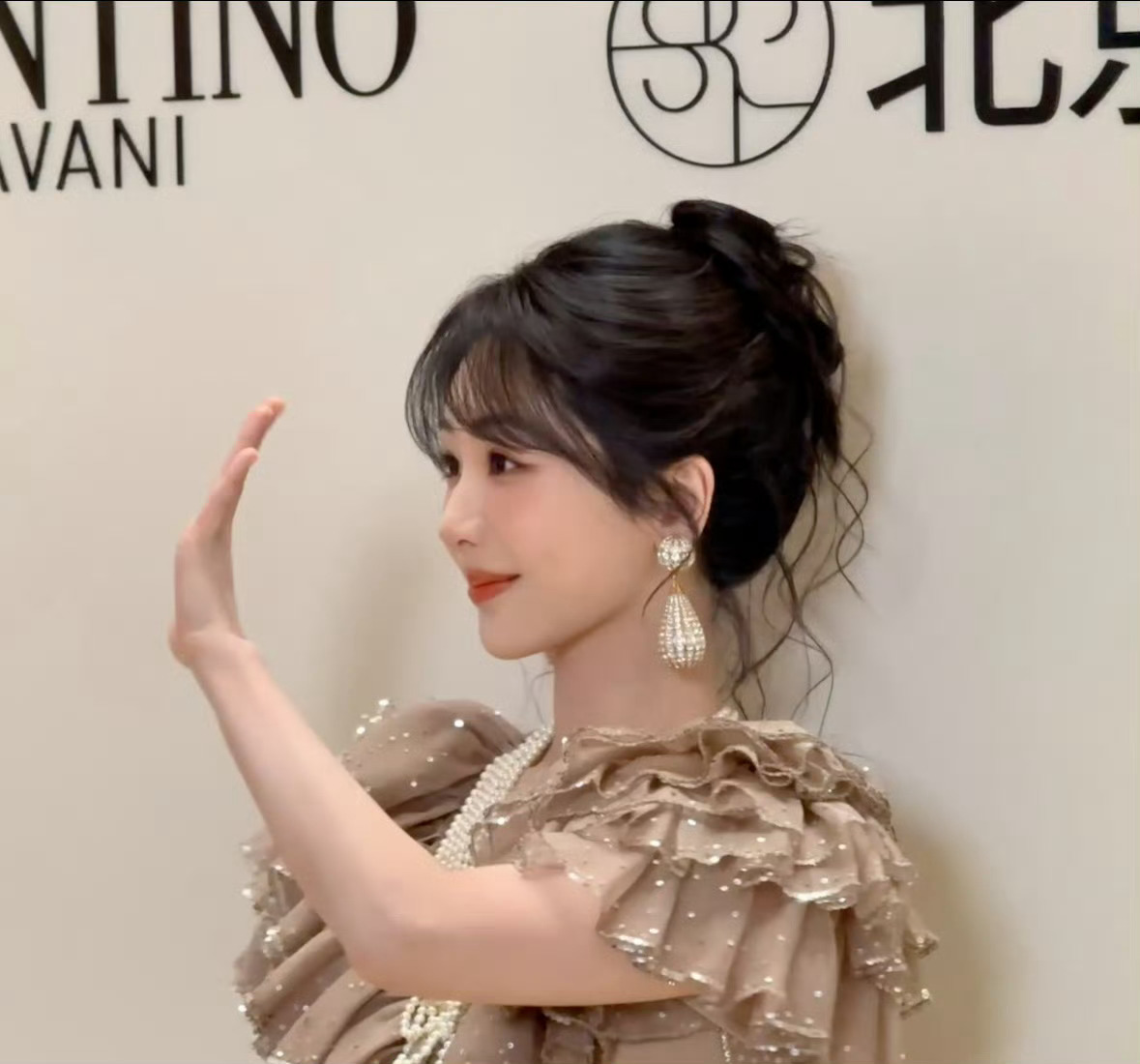 杨紫杨紫玉兰花开君再来  yz杨紫董竹君你是朝阳，是晚霞，是我一切的欢喜。