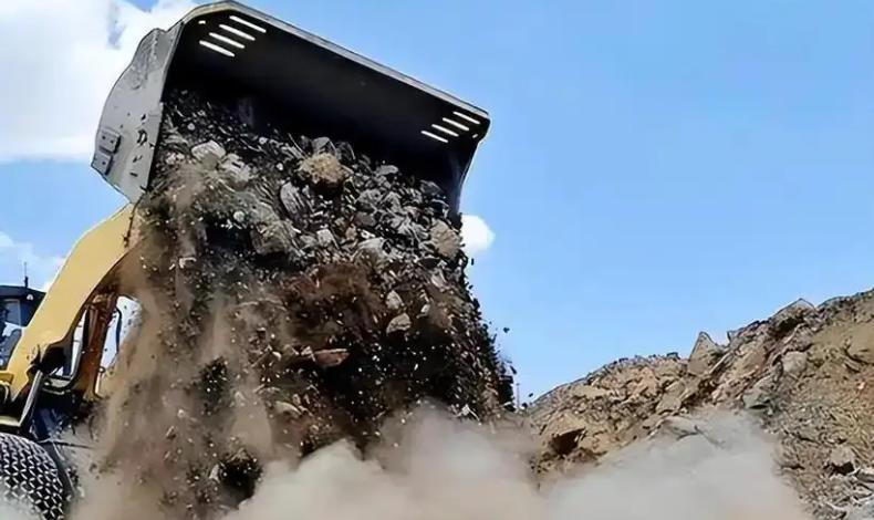 中国手里可是握着超60%的稀土提炼专利，2025年新增专利占比更是达到了82%，