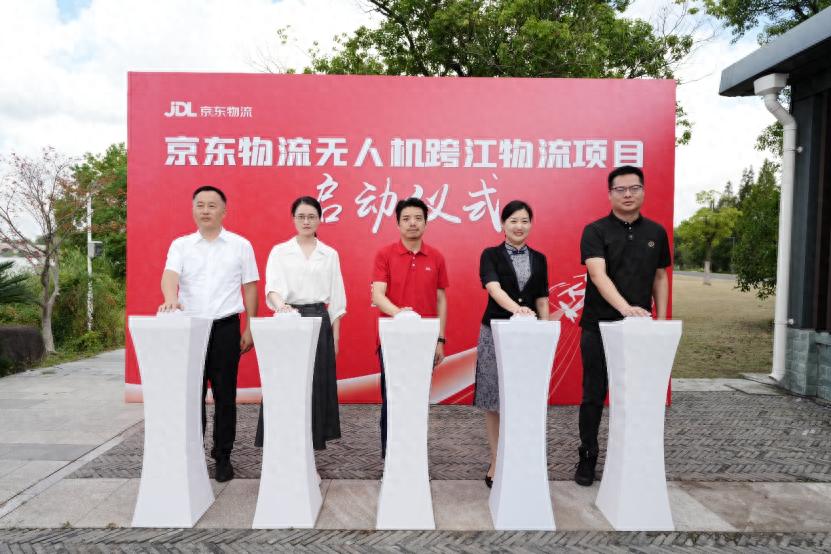 “飞”尝速度！江苏大闸蟹“坐上”无人机15分钟送到上海！