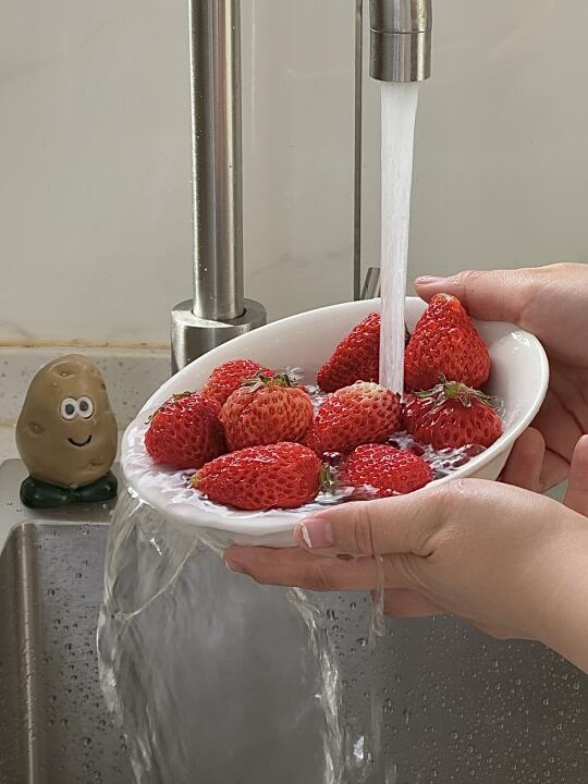 日常治愈 洗草莓🍓