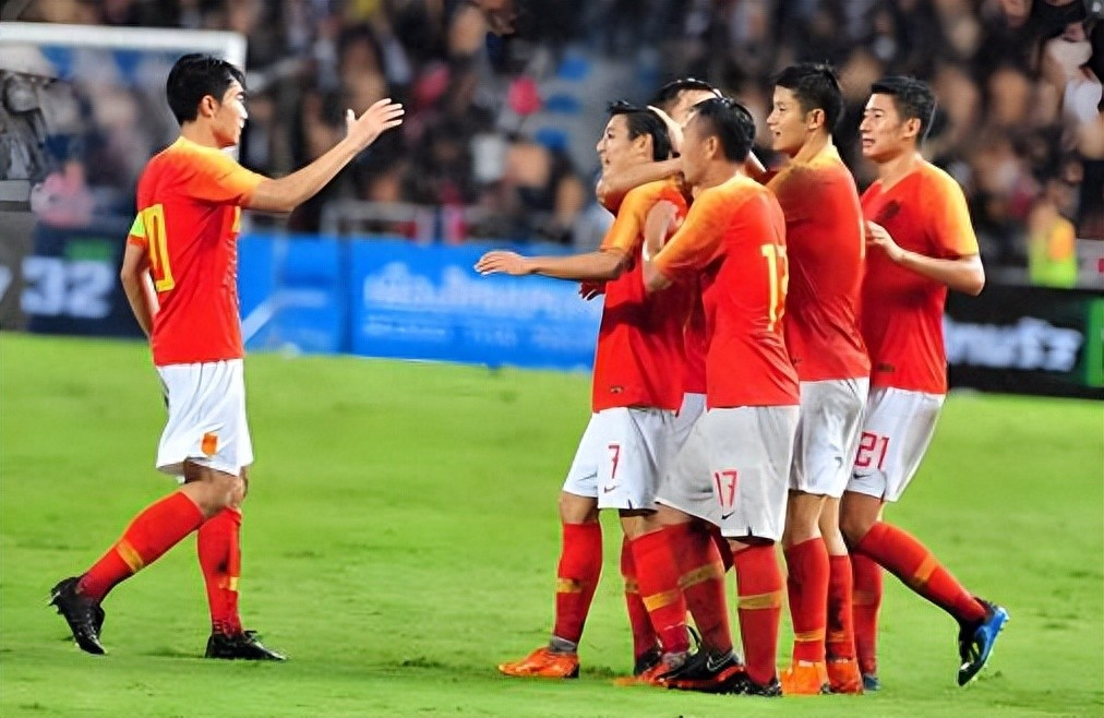 U15东亚杯首战，卫冕冠军中国U15男足0-3完败日本，令赛前寄予厚望的球迷大跌