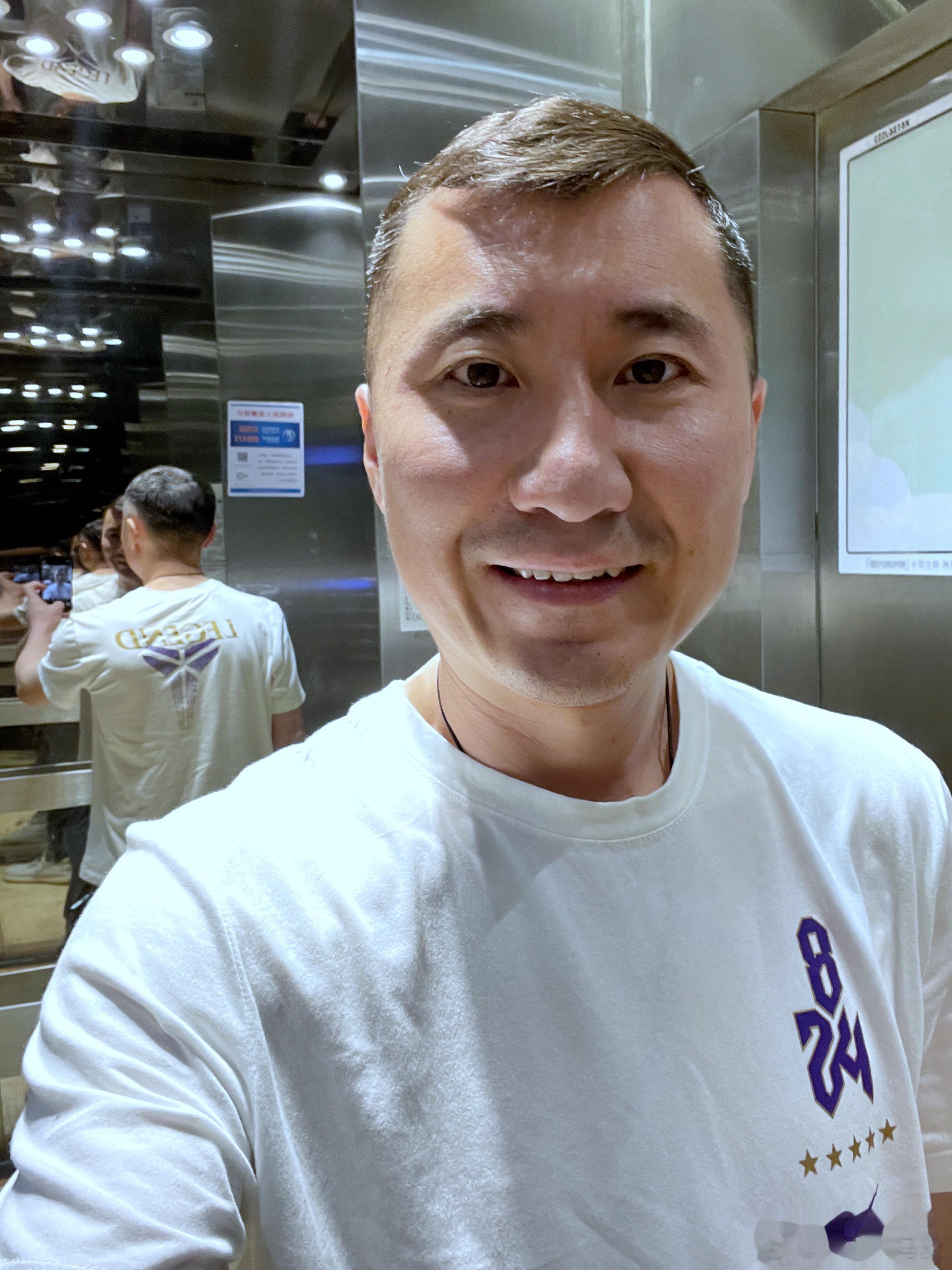 多一些坚持和自信，你的步调会更自在轻快。好梦~~~ ​​​