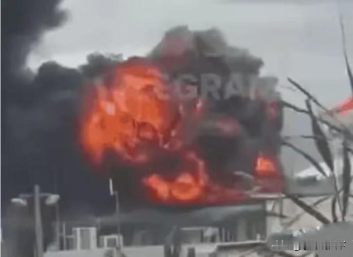 以军空袭黎南部致记者1死1伤，救护车遭袭救援受阻

据新华社援引黎巴嫩卫生部门消