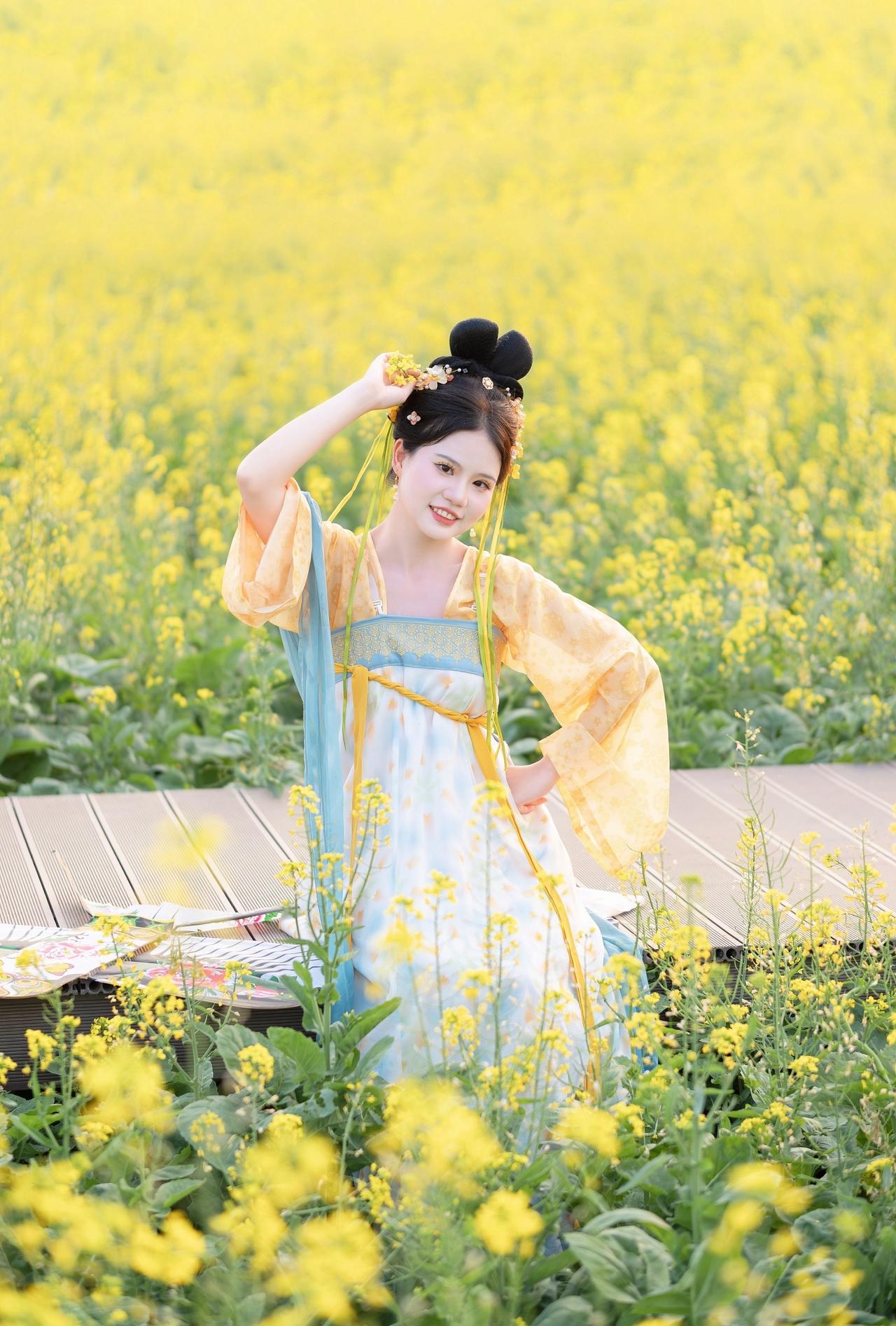 3.11 广州📍春天 总得拍一次油菜花吧
📍广州 

📍：广州东涌官坦农业