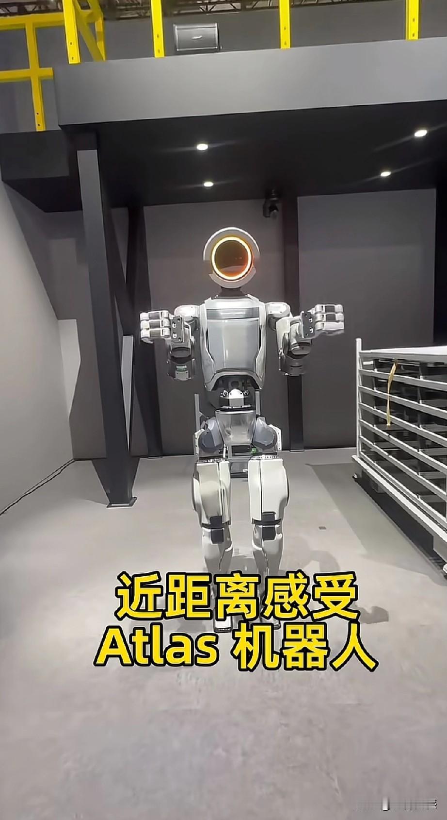 波士顿动力这款机器人一出来，还是把人惊艳到了，评论区也炸了，这款机器人的动作特别