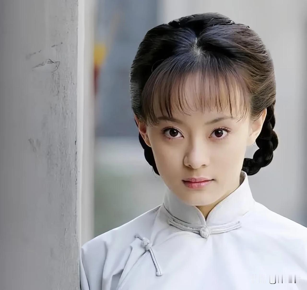 孙俪很有国民度，演技也好，路人缘很好，她的电视剧更是男女老少都会看。

因为我八