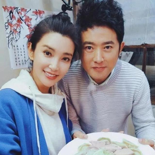 1997年，任泉想开饭店，缺3万块钱，于是给李冰冰打电话借钱，任泉劝李冰冰入股，