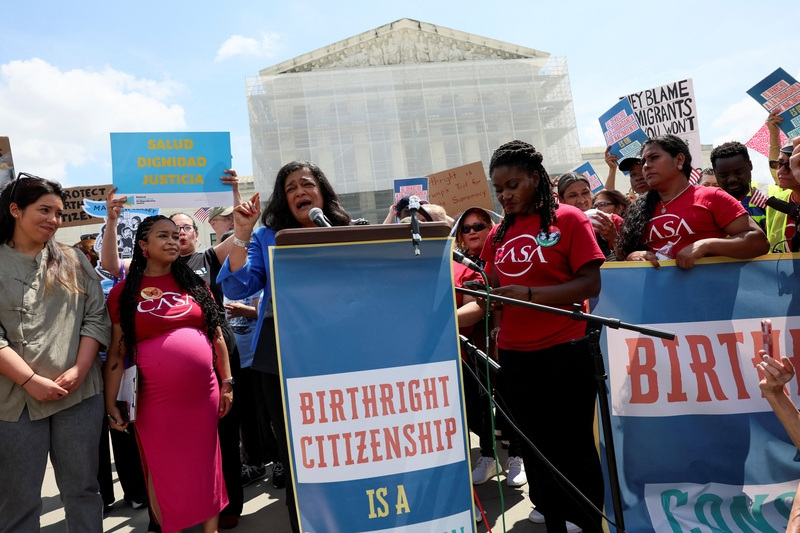 #特朗普提公民出生权时刻意扯上中国# 【#特朗普敲打美最高法院#：公民出生权要是