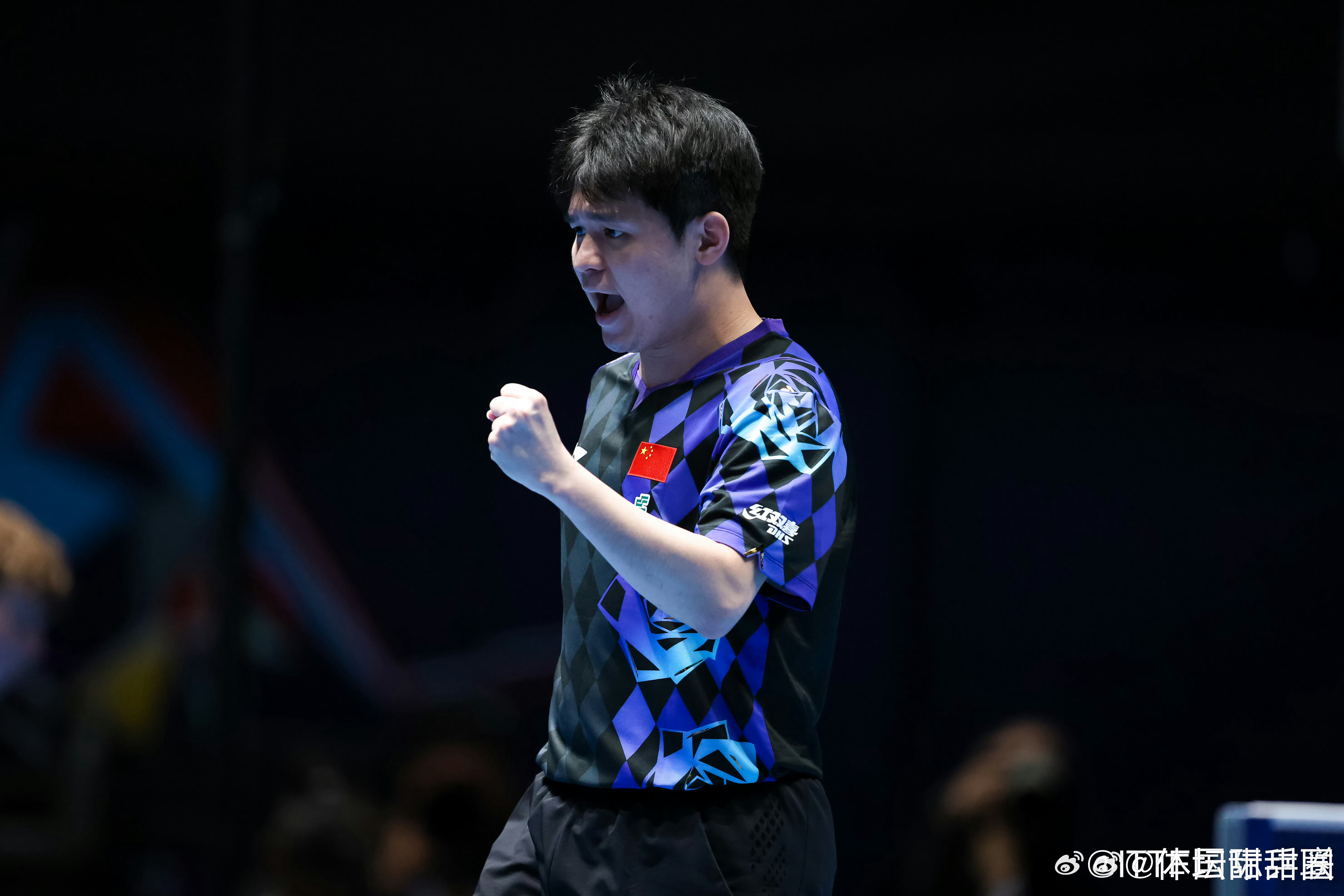 林诗栋3比0张禹珍伦敦世乒赛男团1/4决赛中国男团vs韩国第二盘，林诗栋3-0(