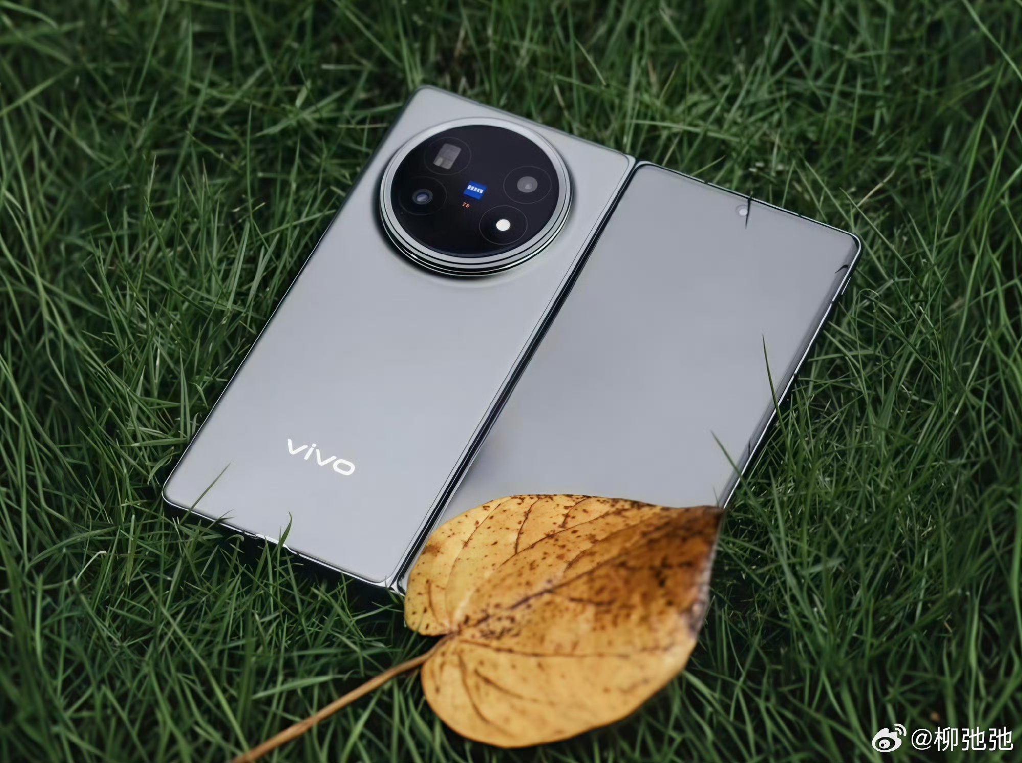 vivo X Fold5这波真是戳到心巴上了！💚作为全球最轻的横折屏，比iPh