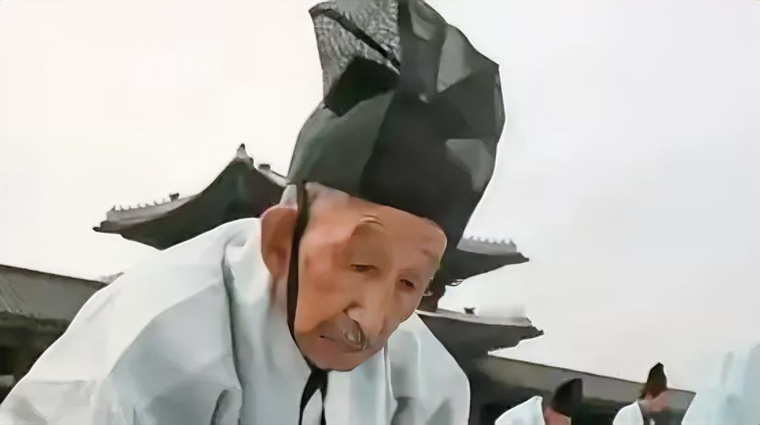 138年科举考试结束，赵构发现探花是一名白发苍苍的老人，在得知对方已73岁高龄后