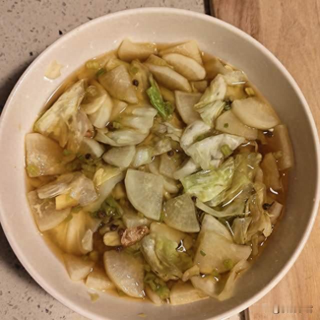 腌了一碗萝卜白菜，忘了先杀水