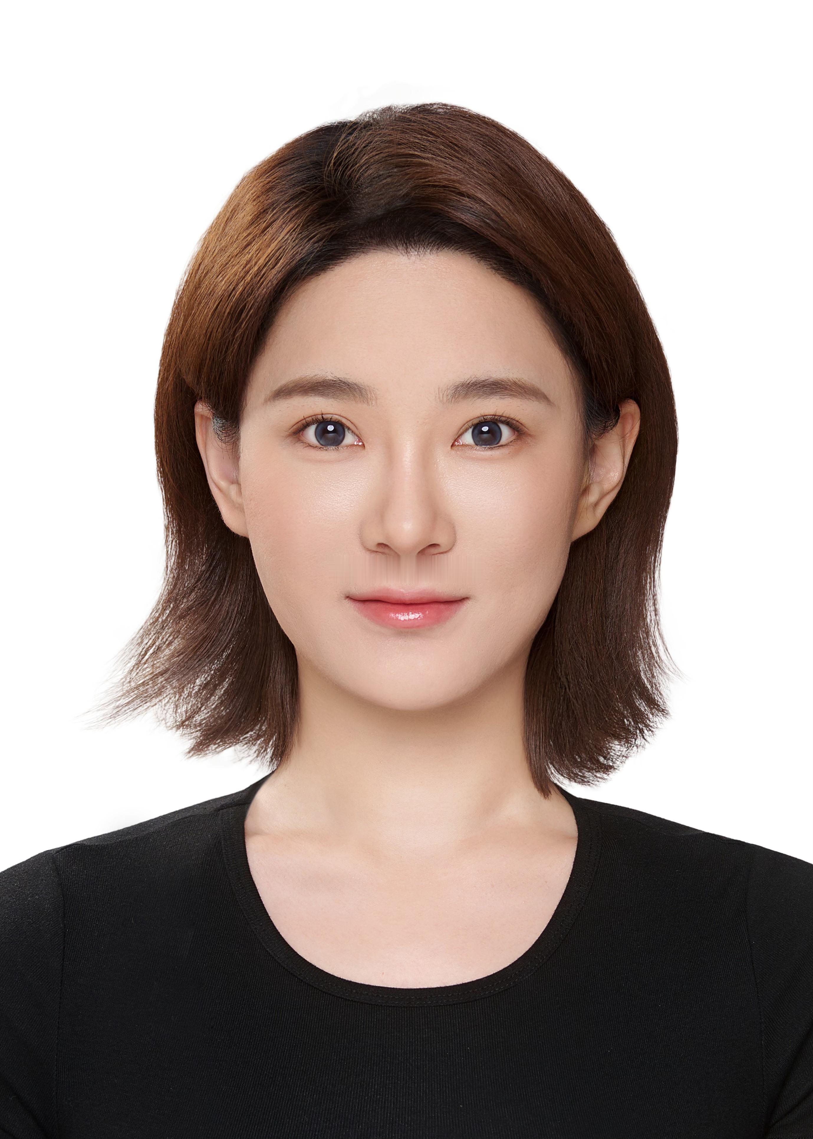 这证件照看着还挺国泰民安脸的哈哈 ​​​