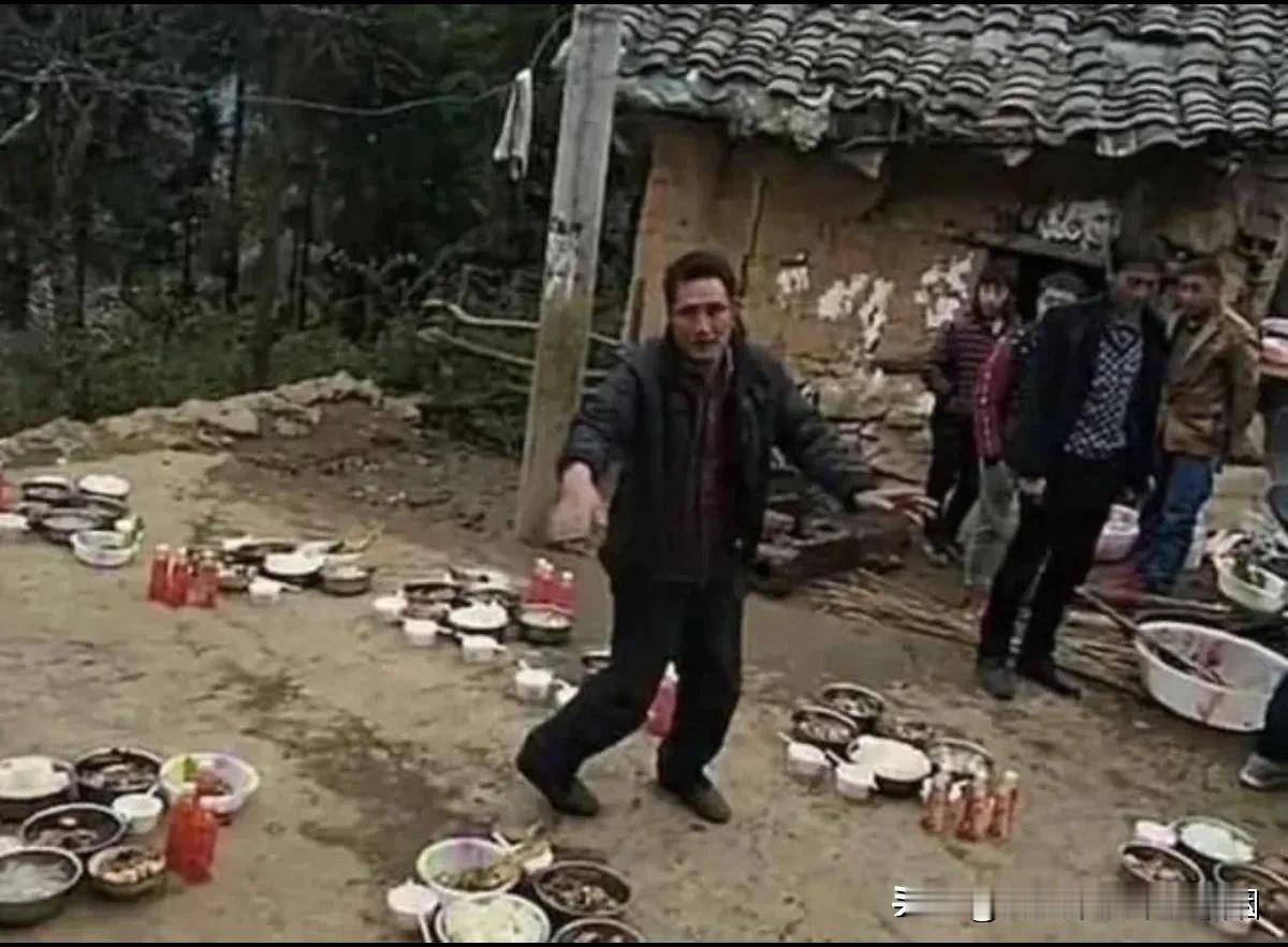 彝族是中国西南地区历史悠久的少数民族之一，有着丰富的文化和独特的习俗，其中包括饮