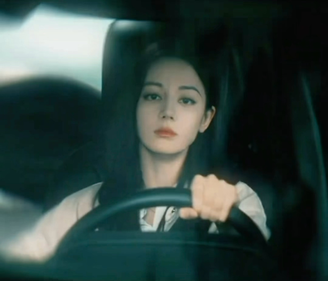 迪丽热巴丨想坐姐姐的副驾