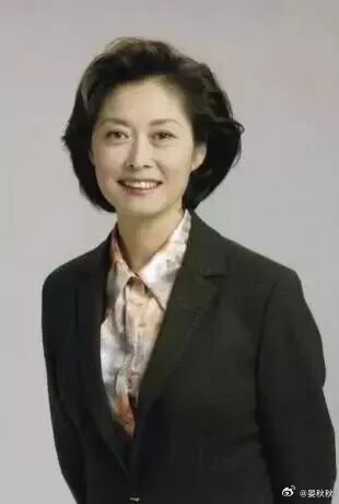 敬一丹离世我想起了她的“红线扣子”敬一丹走了。很多人写她：央视名嘴、金话筒、焦点