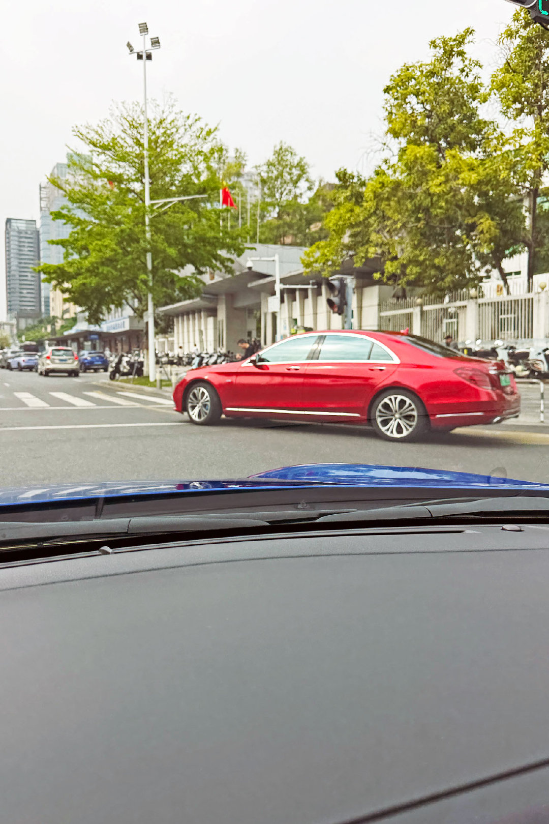 卧槽！二手佬看完都不知道怎么估价系列？Buff叠满！！！红色再加绿牌！！！奔驰S