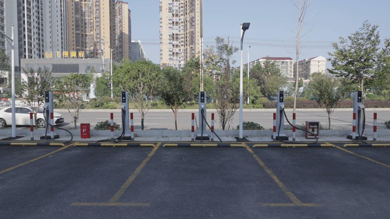 韩媒：世界第一，中国电动汽车充电桩数量突破2000万个！
2月25日，韩国媒体《