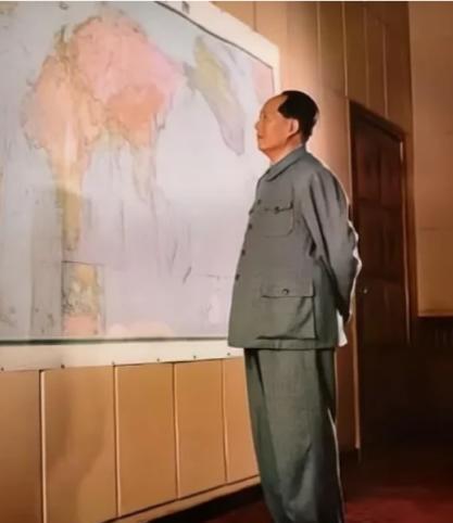 1951年，10万志愿军被美军包饺子，一向淡定自若的彭老总心急如焚连忙向毛主席求