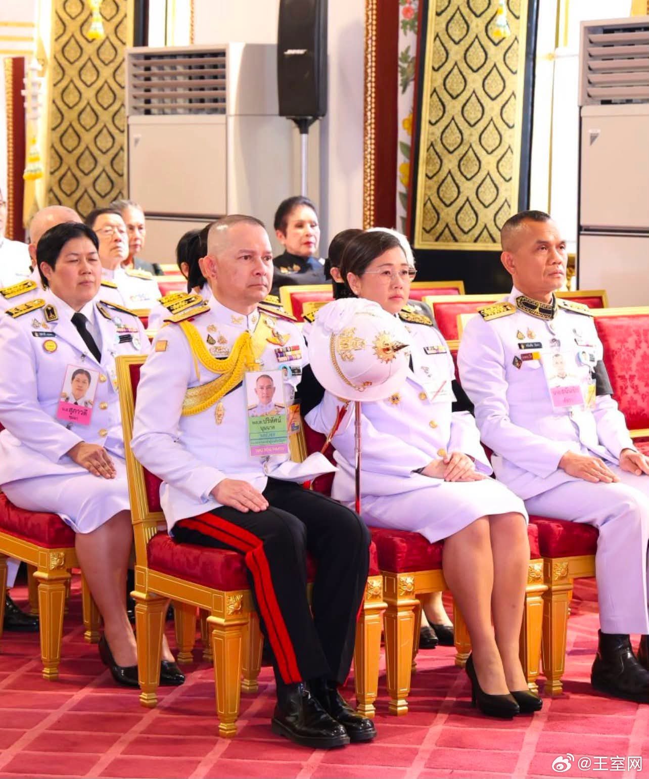 泰国王室 🇹🇭帕查拉公主的男友帕里塔·布纳少将将定期为公主守灵。世界各国王室