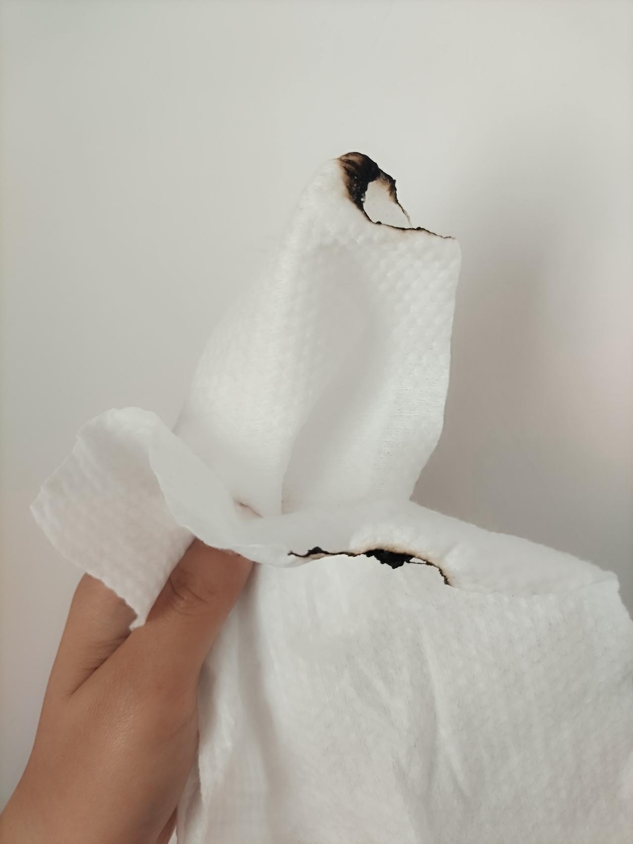 自从看了新闻说无纺布里可能含有重金属，吓得我赶紧把家里给宝宝用的棉柔巾用火烧了一