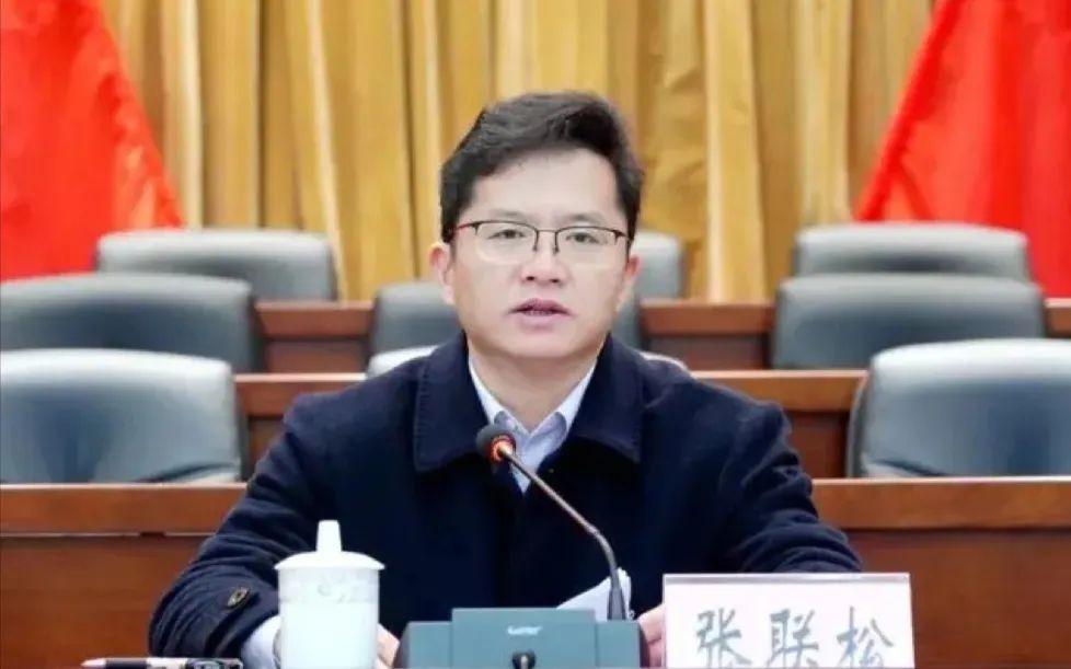 一名副厅级领导干部，在不到50岁的时候，便因为严重违纪违法葬送了自己的政治生命和