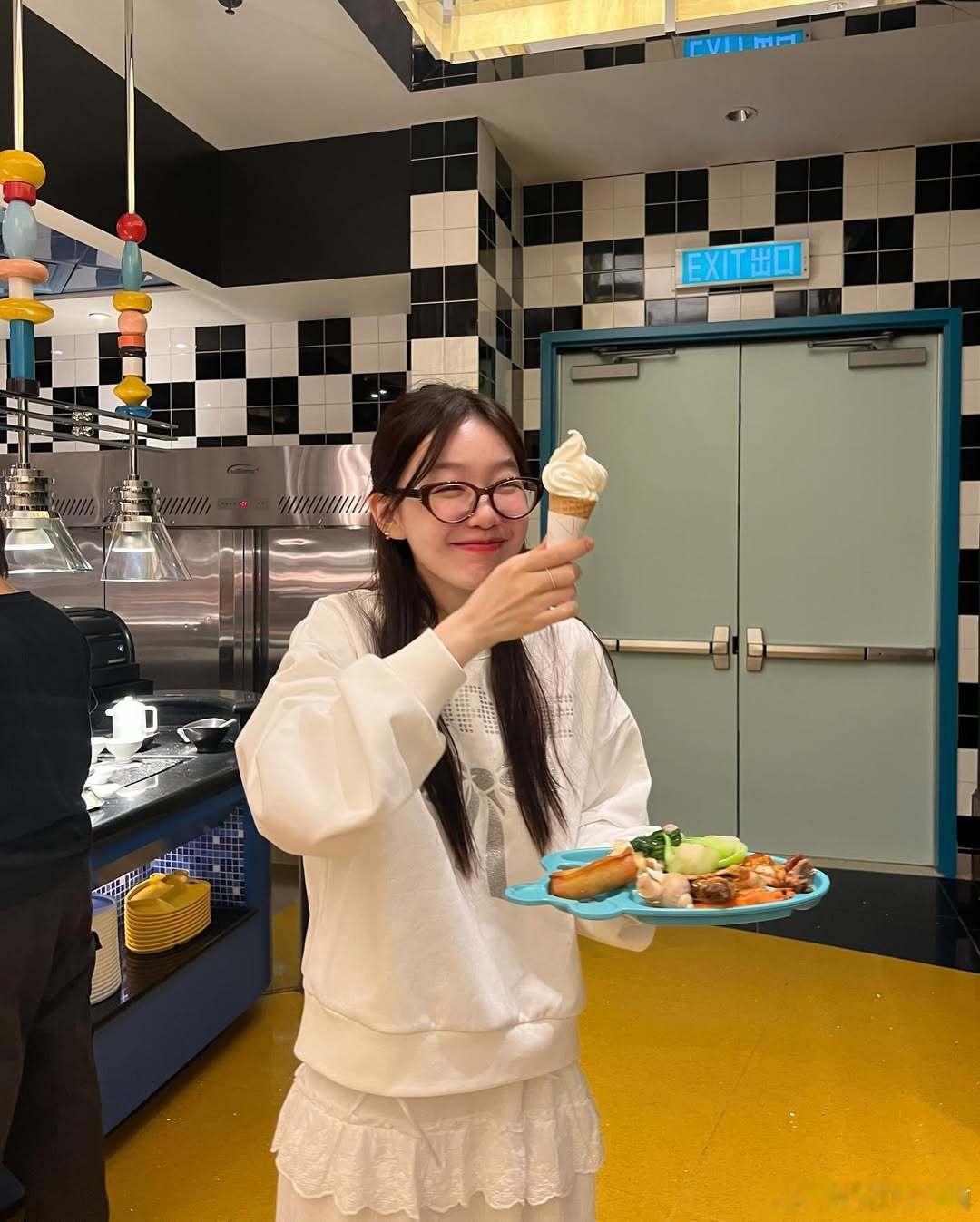 徐梦洁[超话] xmj徐梦洁徐图图 xmj徐梦洁三人行 不能感同身受但能做你的最