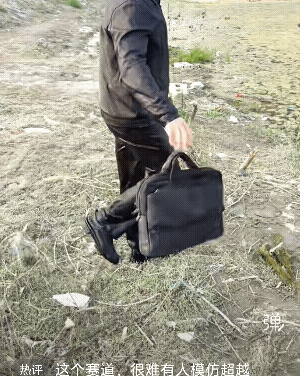 看衣服，下水之前已經湿漉漉的，这个赛道很难有人模仿超越！[赞][大笑][玫瑰]