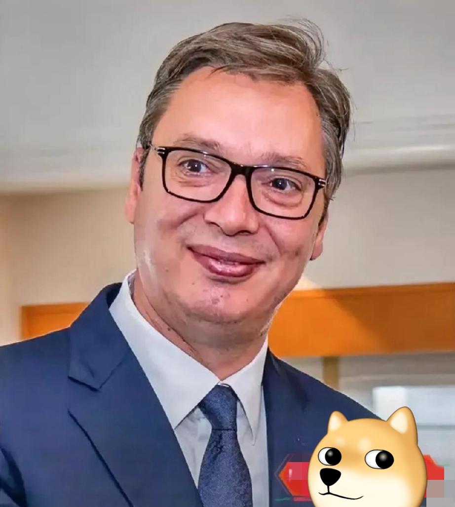 武契奇在北京突然抛出“辞职炸弹”！贝尔格莱德街头炸锅，西方这步棋太狠了。

武契