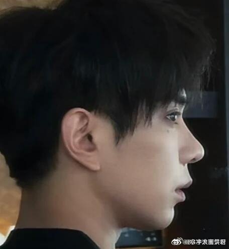 冯建宇拒绝翻红靠情怀无限超越班 翻红的方式有很多种，他选最笨的那种——靠演技。不