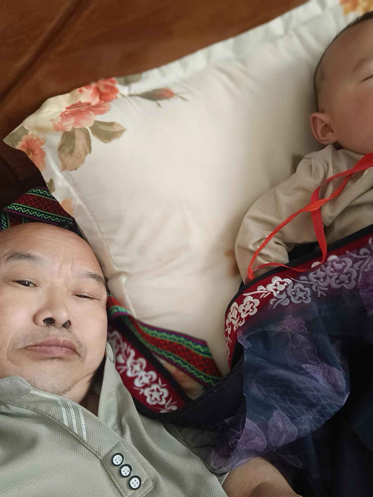 总统才是泽连护生符
         泽连斯基现在的处境其实挺微妙的，之前靠着西