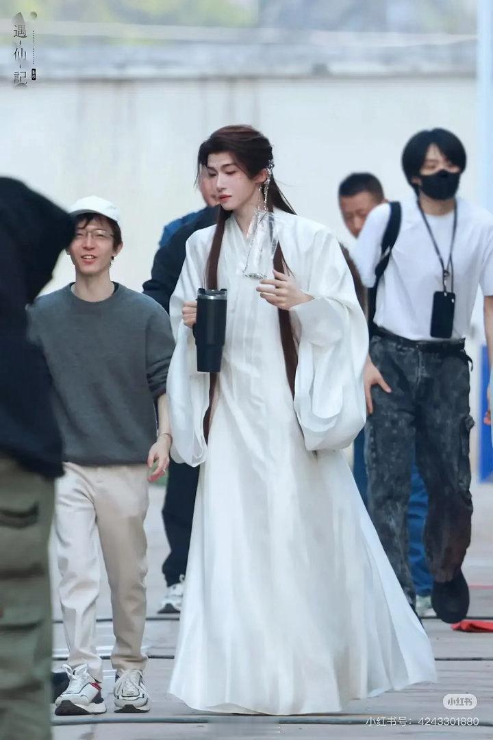 头一次知道小媚娃这么高大!郭老四到底多高? 